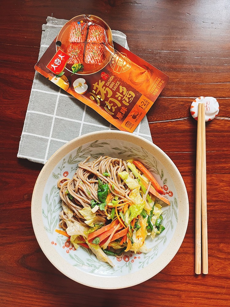 烧烤酱荞麦面的做法