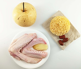 银耳雪梨煲鸭，去除脸部黄褐斑的做法