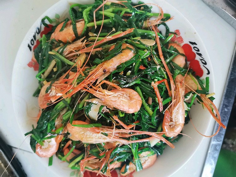 韭菜炒河虾的做法