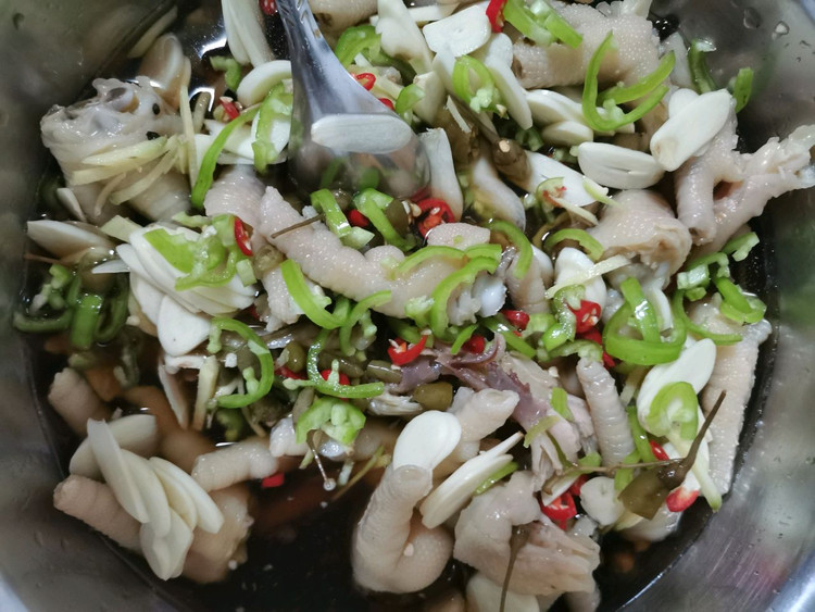 三椒凤爪的做法