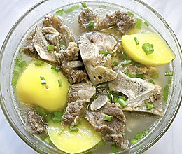 #年在一起 鲜才够味# 土豆牛骨汤的做法