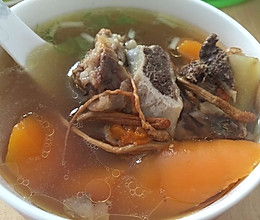 胡萝卜牛骨头汤的做法