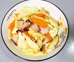 【孕妇食谱】胡萝卜腊肉炒茭白，色香味美，营养全面又健康！的做法