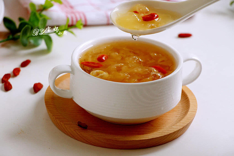 枸杞莲子银耳汤的做法