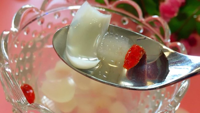 百合雪梨去燥汤的做法