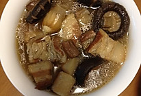 五花肉炖蘑菇的做法