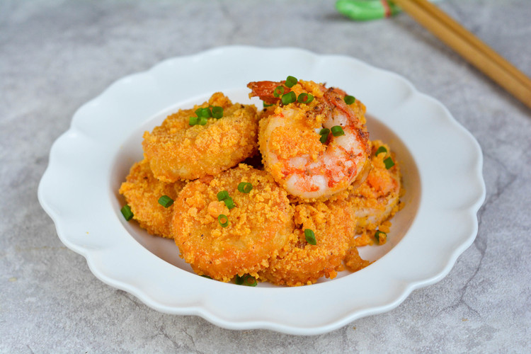 咸蛋黄焗大虾薯饼的做法