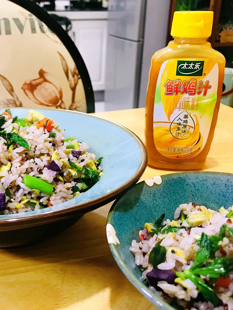 鸡汁入味，做个紫薯蛋炒饭的做法
