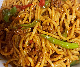 孜然尖椒牛肉丝炒面的做法