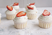 草莓杯子蛋糕，全蛋海绵蛋糕的做法