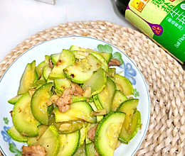 #李锦记X豆果 夏日轻食美味榜#西葫芦炒肉丝的做法