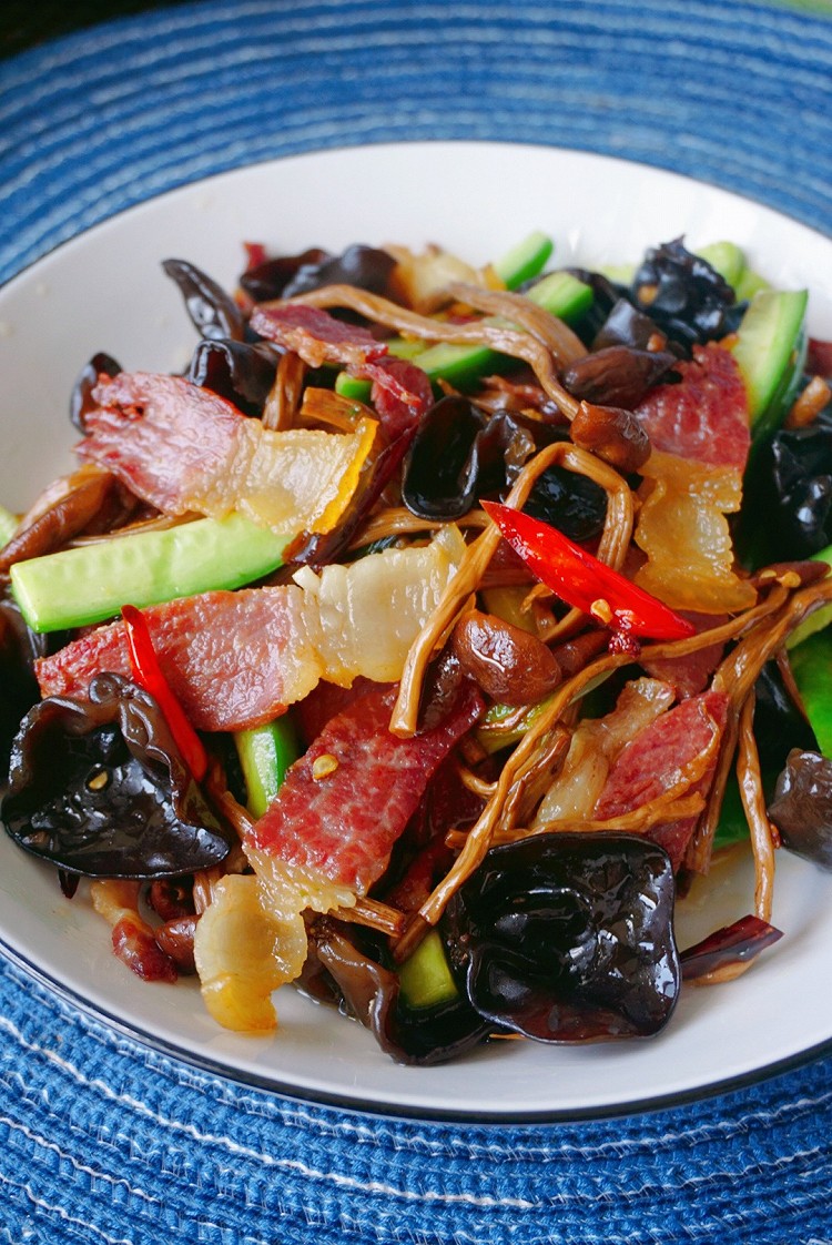 云腿干锅茶树菇的做法