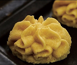 寒冷的冬天~犒劳一下自己——黄油曲奇的做法