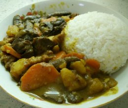 五花肉蘑菇咖喱饭的做法