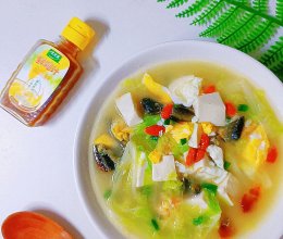 鸡汁白菜豆腐皮蛋汤#鸡汁入家宴 感恩正当“食”#的做法