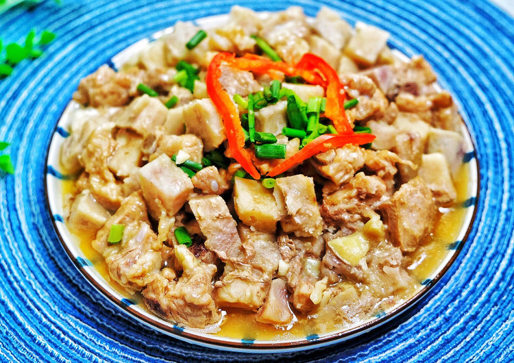 好吃到舔碗的荔浦芋头蒸排骨。的做法