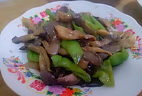 蘑菇小炒青椒的做法