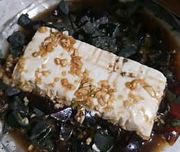 皮蛋拌内酯豆腐的做法