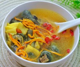 #餐桌上的春日限定#乌鸡花胶金虫草炖汤。的做法