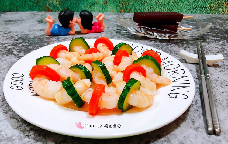 黄瓜胡萝卜炒虾仁的做法