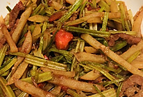 土豆西芹炒肉的做法