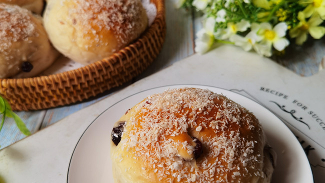 #确幸即“莓”好 让生活“蔓”下来#椰香蔓越莓小餐包的做法