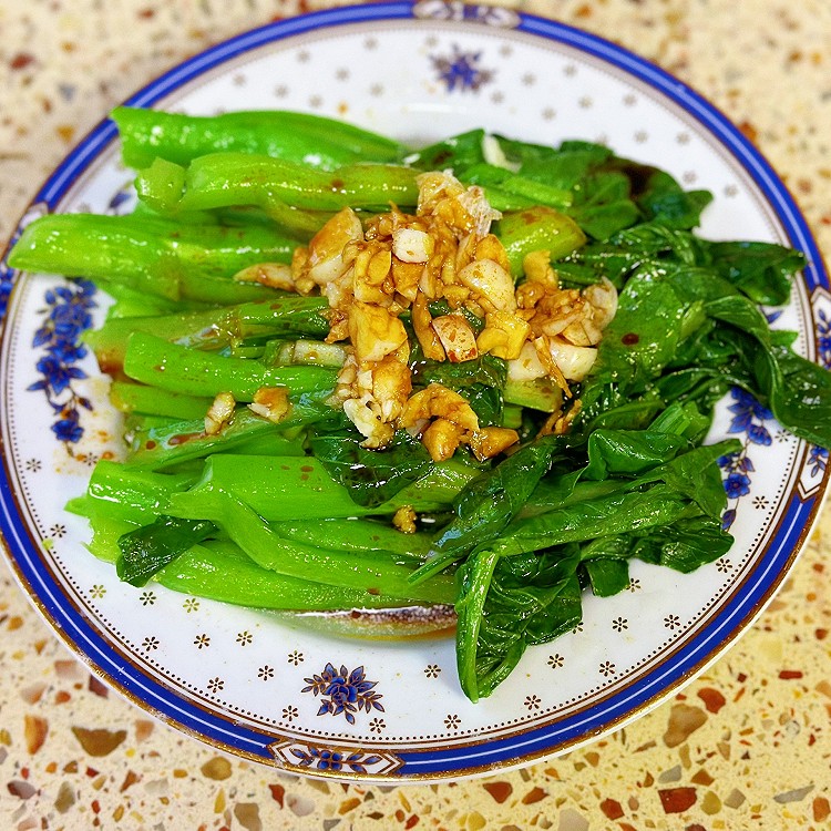 家常低脂美味白灼广东菜芯 油泼蒜蓉菜心的做法