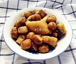 板栗焖鸡的做法