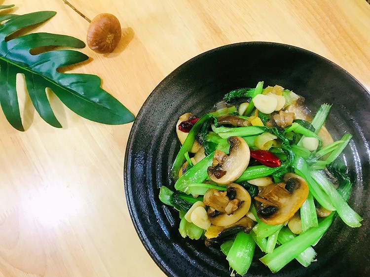 口蘑炒青菜的做法