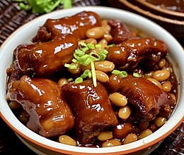 软糯好吃！怎么吃也不觉得腻的黄豆焖猪脚～的做法