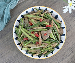 #豆果10周年生日快乐#猪肝炒蒜苔，补血明目，家常下饭菜的做法