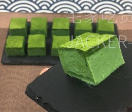 抹茶奶冻小方，不需要吉利丁，口感细腻柔滑，色泽翠绿鲜亮。的做法