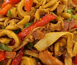 青红椒面筋炒肉丝的做法