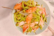 #一蔬一饭皆告白#蟹棒炒芹菜的做法