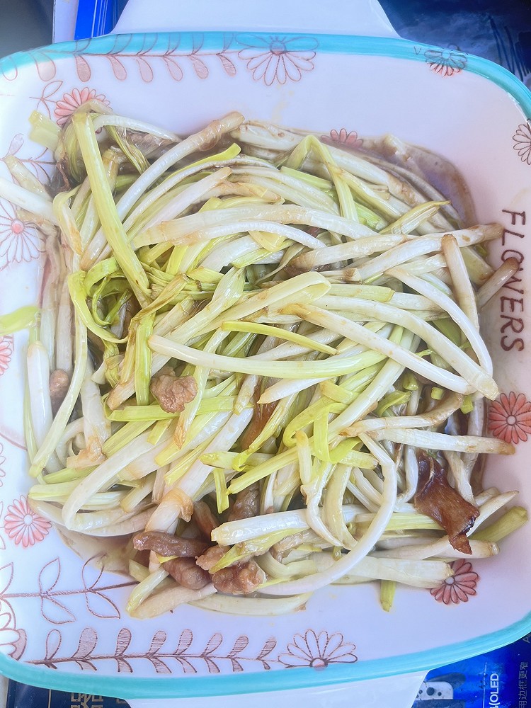 肉丝炒蒜黄的做法
