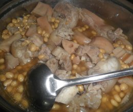 花生莲藕黄豆煲猪脚的做法
