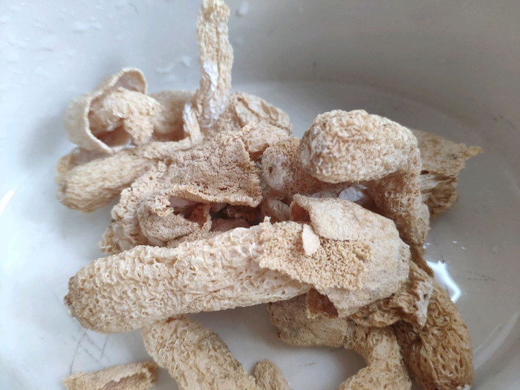 懒人食单·竹荪炖鸡汤的做法