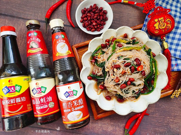 餐桌上必备的年夜饭 | 百吃不厌的凉拌菠菜粉丝的做法