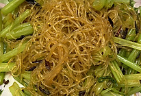 呛芹菜的做法