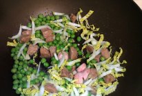 豌豆娃娃菜炒丸子的做法