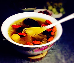 银耳莲子红枣桂圆羹～养颜又美味的做法