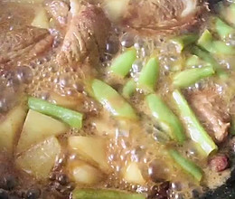 炖排骨土豆豆角的做法