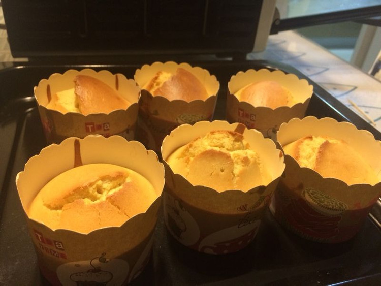 超简单美味纸杯蛋糕的做法