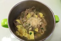 甜菜根面的做法