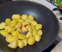 简单易做的红烧土豆（家常菜）的做法