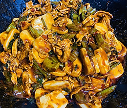 【鸡炒】新疆酱香鸡肉炒年糕/米粉/宽粉/馕的做法