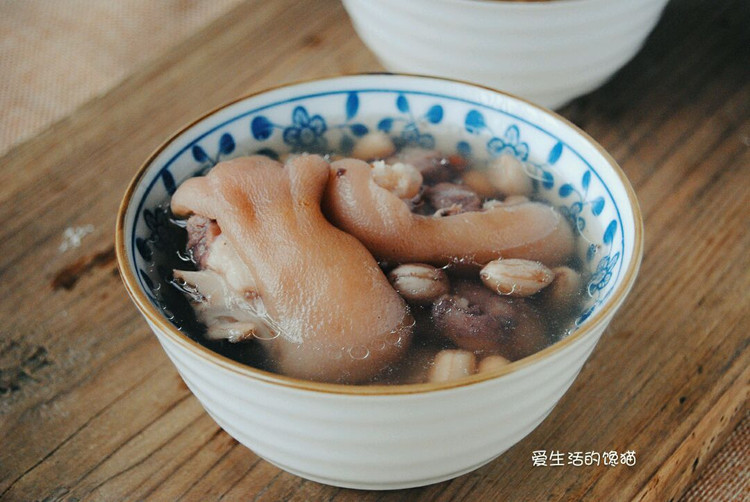 花生猪脚汤的做法