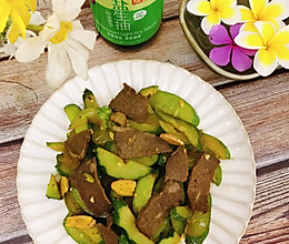 #李锦记X豆果 夏日轻食美味榜#青瓜炒牛干巴的做法