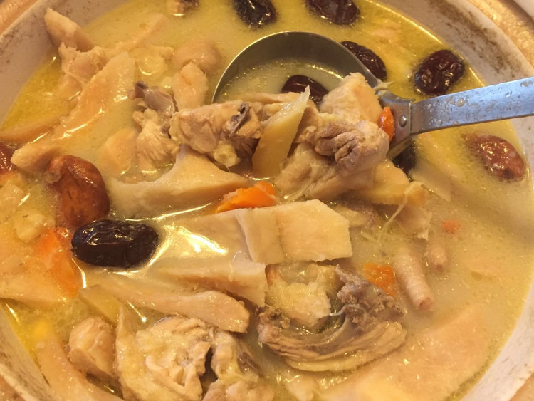 榴莲壳煲鸡的做法