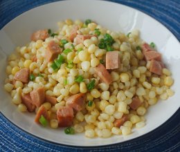 #夏日餐桌降温企划#火腿肠炒玉米粒的做法